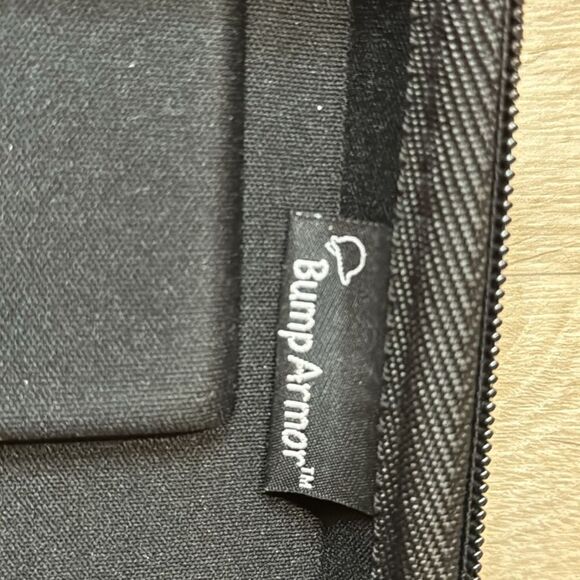 Bump Armor IPad/tablet/laptop holder. With grippy handle and carry strap. - Picture 4 of 5